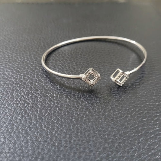 [𝐁𝐞𝐬𝐭 𝐐𝐮𝐚𝐥𝐢𝐭𝐲 𝐒𝐢𝐥𝐯𝐞𝐫] 925 Silver Bracelet, Adjustable/Gifts for Women and Girls| 6 Month Warranty*