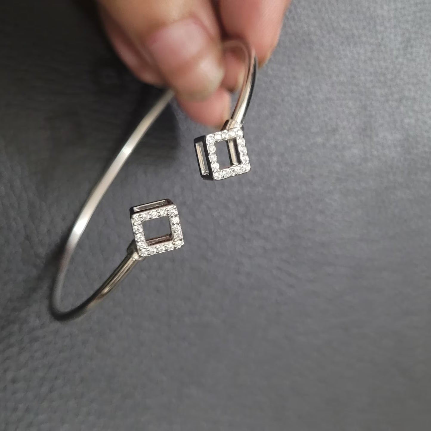 [𝐁𝐞𝐬𝐭 𝐐𝐮𝐚𝐥𝐢𝐭𝐲 𝐒𝐢𝐥𝐯𝐞𝐫] 925 Silver Bracelet, Adjustable/Gifts for Women and Girls| 6 Month Warranty*